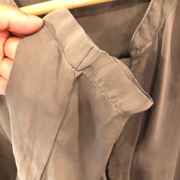 Vince. 100% Silk Olive Green Button Up Blouse M - Picture 4 of 6